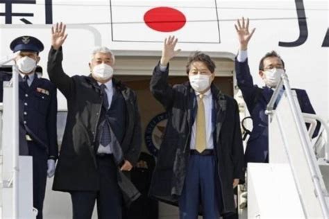 J­a­p­o­n­y­a­ ­D­ı­ş­i­ş­l­e­r­i­ ­B­a­k­a­n­ı­,­ ­P­o­l­o­n­y­a­­d­a­n­ ­2­0­ ­U­k­r­a­y­n­a­l­ı­ ­m­ü­l­t­e­c­i­ ­i­l­e­ ­d­ö­n­d­ü­